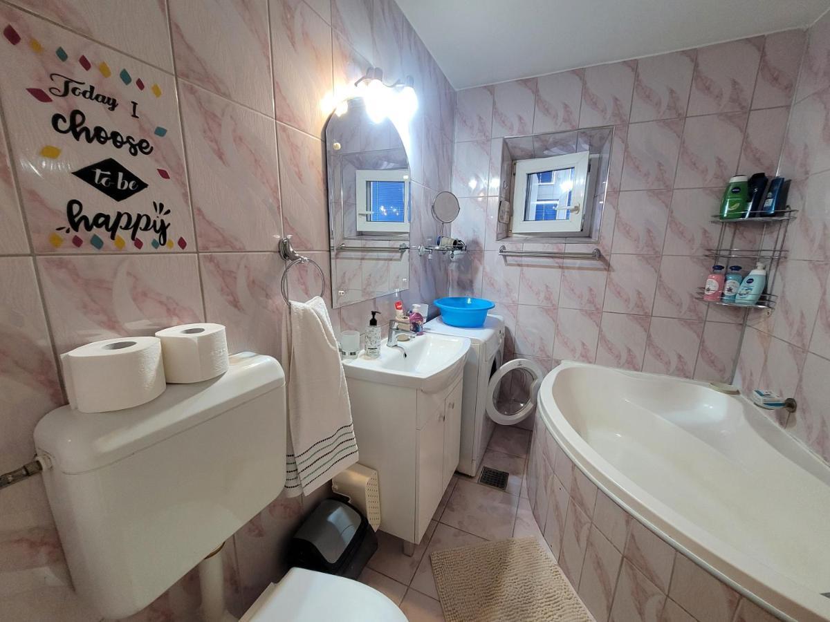 Quiet, Relaxing, Family Friendly Apartman Bukarest Kültér fotó